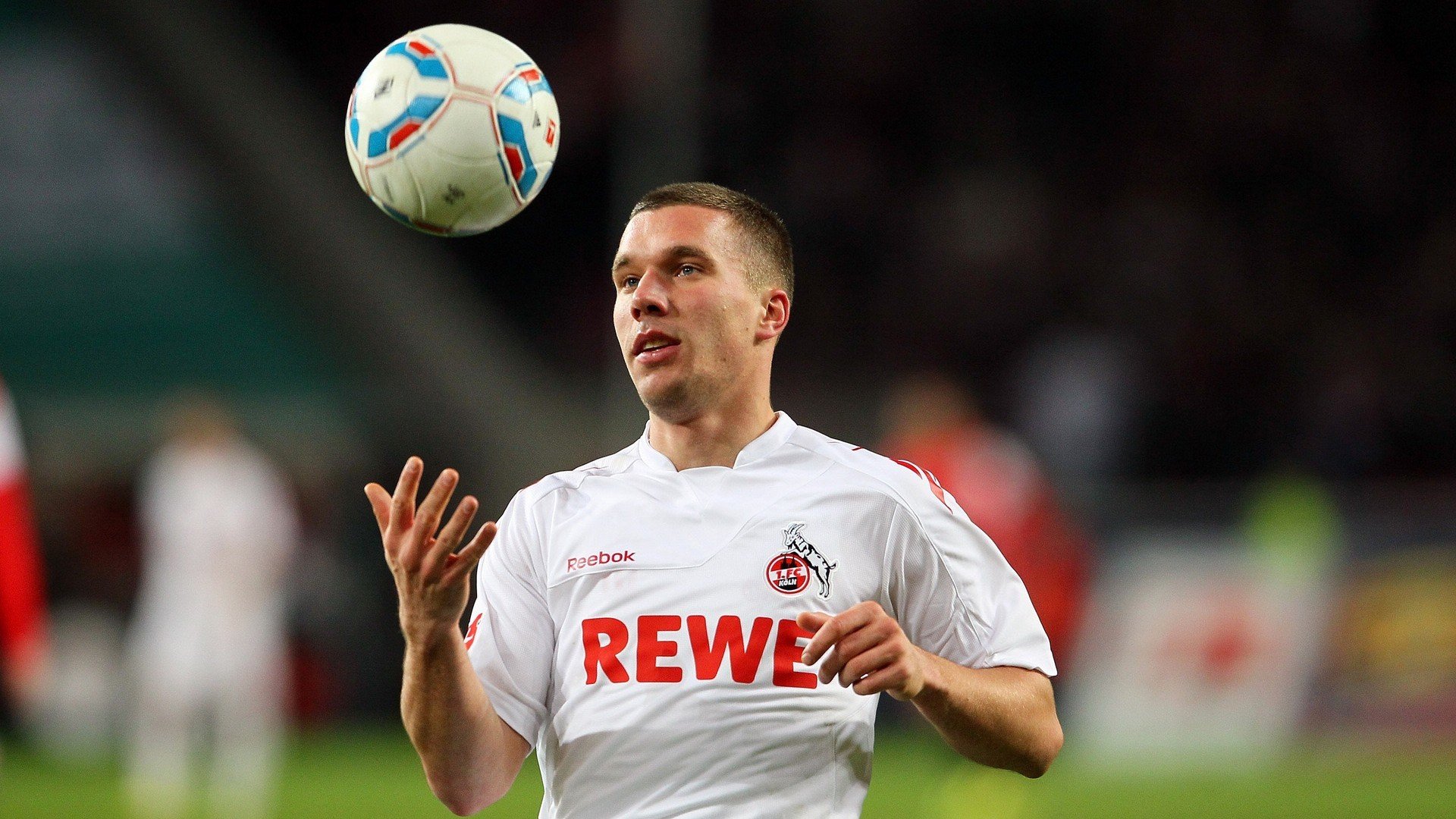 开云官网-英超争冠白热化，硬仗取胜，谁将笑到最后？